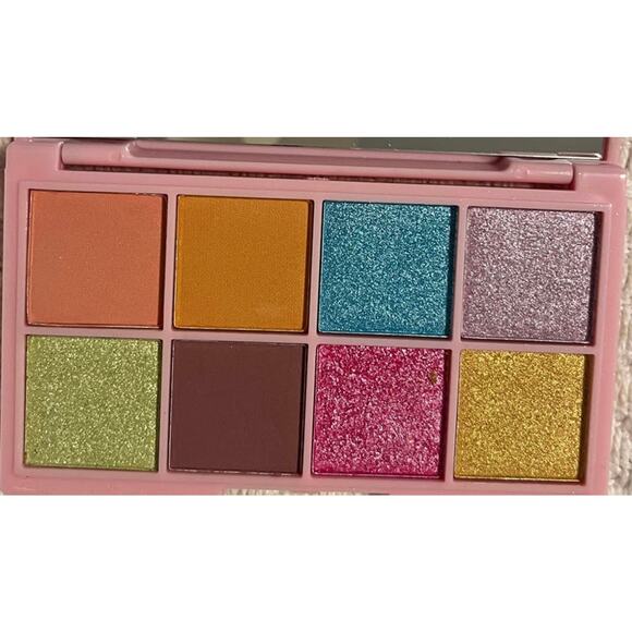 I Heart Revolution x Dr. Seuss Oh, The Places You’ll Go! Shadow Palette - Picture 2 of 3